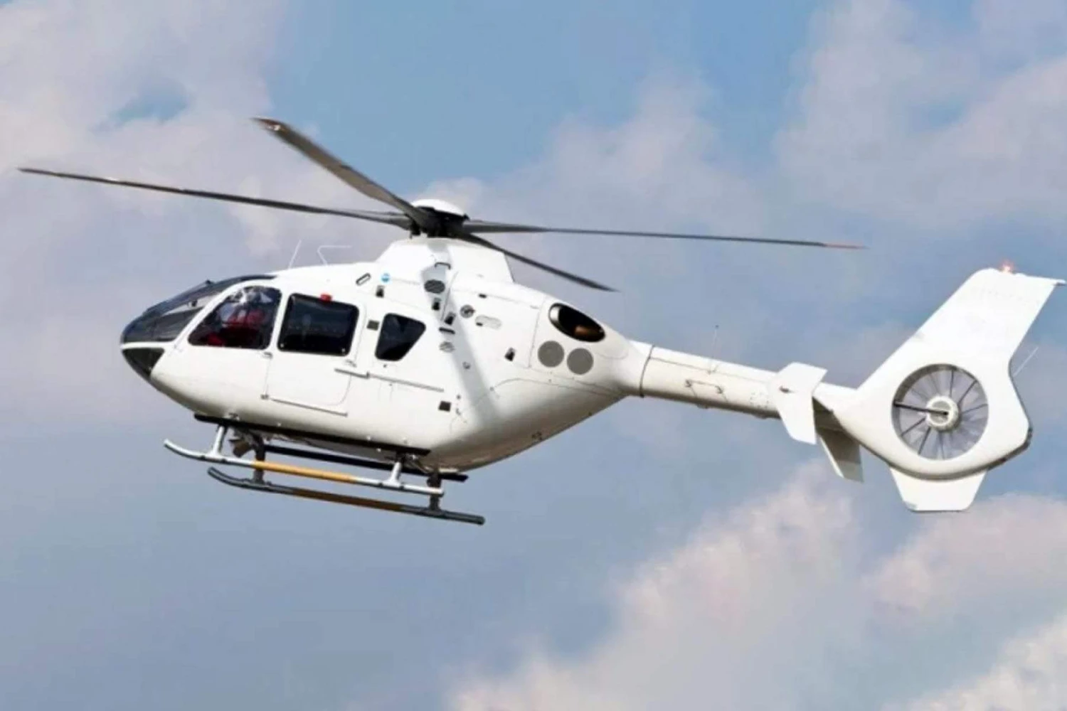 Roban EC-135 White 800 Size Scale Helicopter - ARF 3 Roban EC-135 White 800 Size Scale Helicopter - ARF